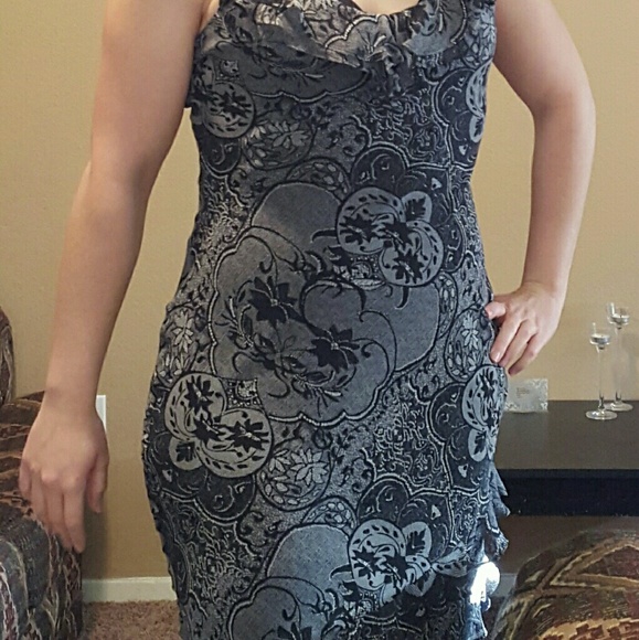 Chic Grey Dress - Picture 3 of 4
