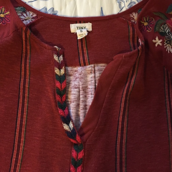 ❗️ SOLD ❗️Embroidered top - Picture 2 of 4