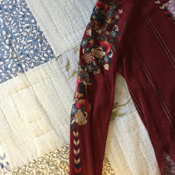 ❗️ SOLD ❗️Embroidered top - Picture 3 of 4