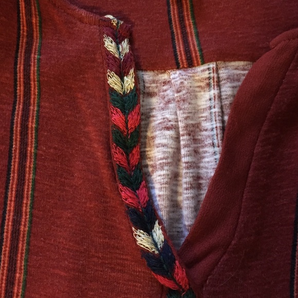 ❗️ SOLD ❗️Embroidered top - Picture 4 of 4