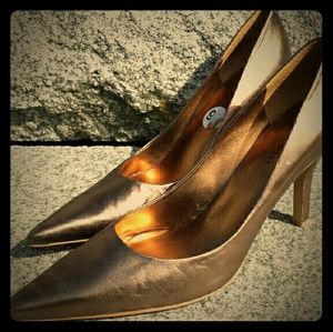 NWT Nine West Gold Pumps sz. 9.5