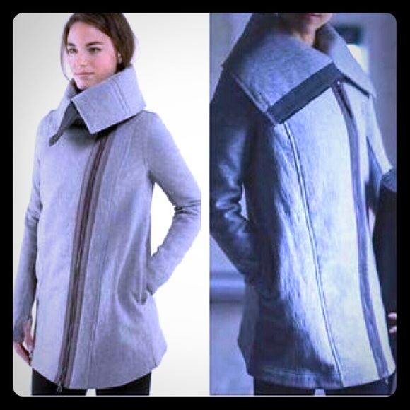 LuluLemon Virasana Wrap