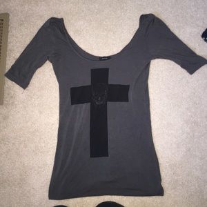Skull cross quarter sleeve tshirt