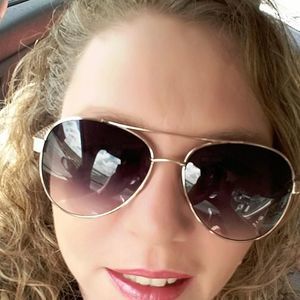 Meet your Posher, Annie