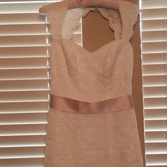 David's Bridal Lace Cap Sleeve Keyhole Back - Picture 4 of 4