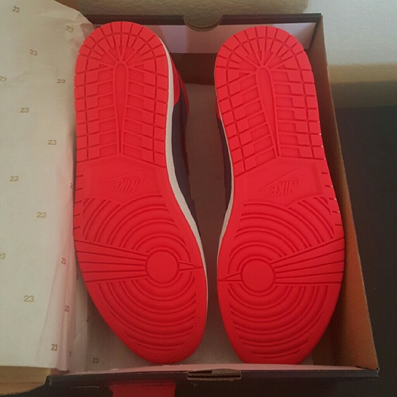 Jordan 1 Retro - Picture 3 of 3