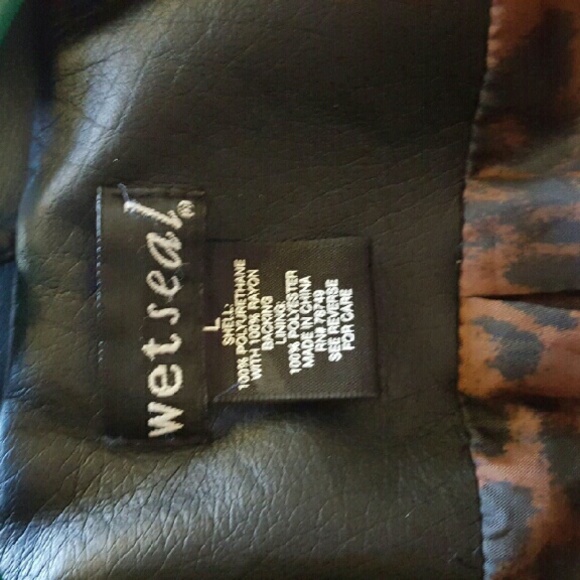 Leather Jacket 💋 - Picture 4 of 4