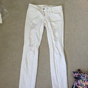 White destroyed skinny jeans