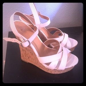White cork wedges