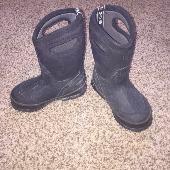Toddler size 9 Bogs boots.