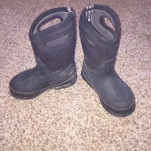 Toddler size 9 Bogs boots.