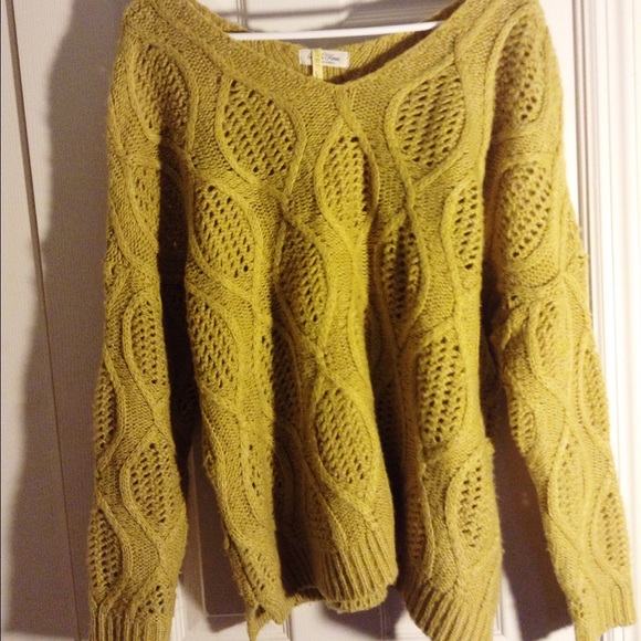 Relaxed flowy chartreuse sweater, super cute