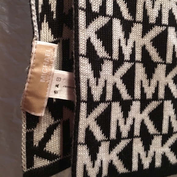 Michael Kors Scarf - Picture 2 of 3