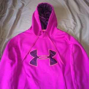 UNDER ARMOUR hoodie, size sm, super comfy