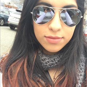 Meet your Posher, Monica