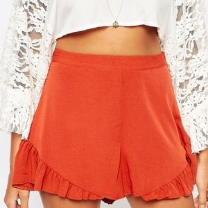 🆕Woven shorts with frill hem!
