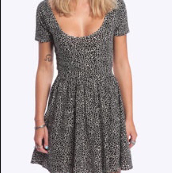 uo wrapped open back skater dress - Picture 2 of 4