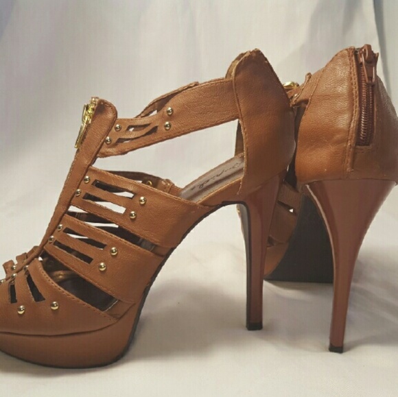 Qupid Strappy Sandal - Picture 2 of 3