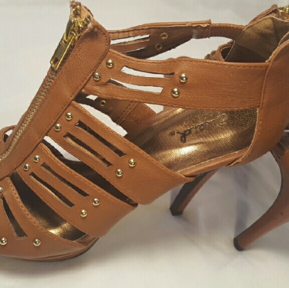 Qupid Strappy Sandal - Picture 3 of 3