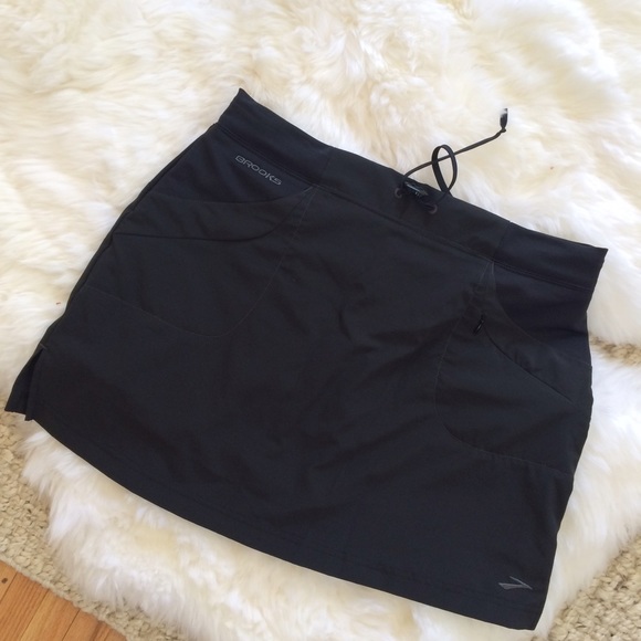 Brooks running/walking/golf skirt - black/skort