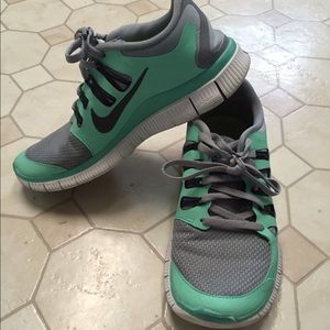 Mint green Nike Free 5.0
