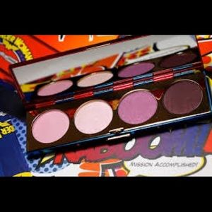 LIMITED EDITION WONDER WOMAN MAC EYESHADOW