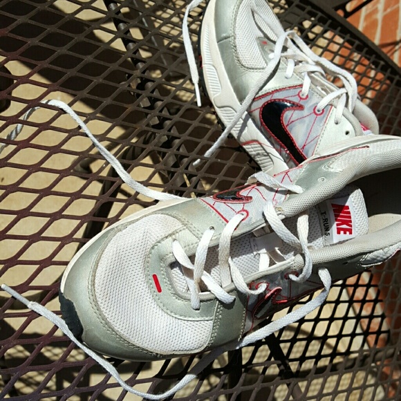 Nike  t-run 5 tennis shoes