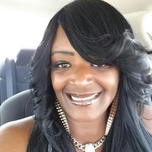 Meet your Posher, Monique