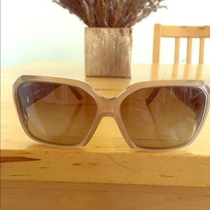 Burberry sunglasses!!
