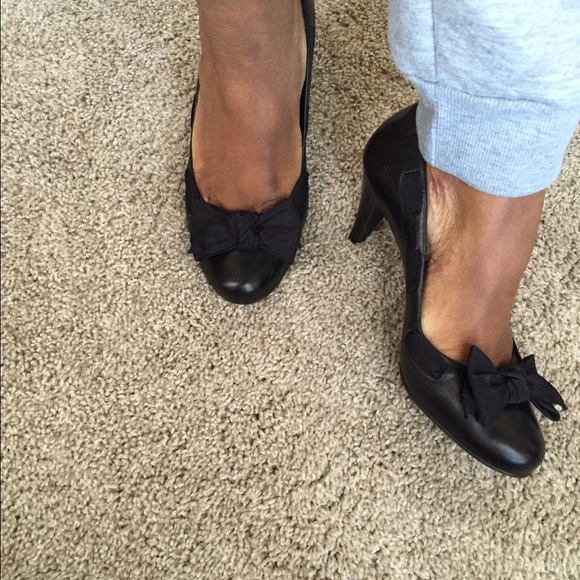 Gianni Bini Blk pumps with ribbon & bow detail sz7