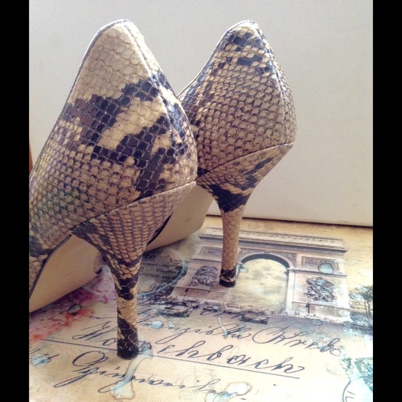 Guess! Snake Skin Leather Heels Size 7 - Picture 3 of 4