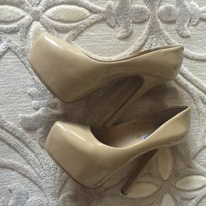 worn gently.. Color:beige