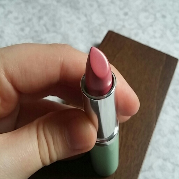 Matte Beauty lipstick by Clinique - Picture 4 of 4