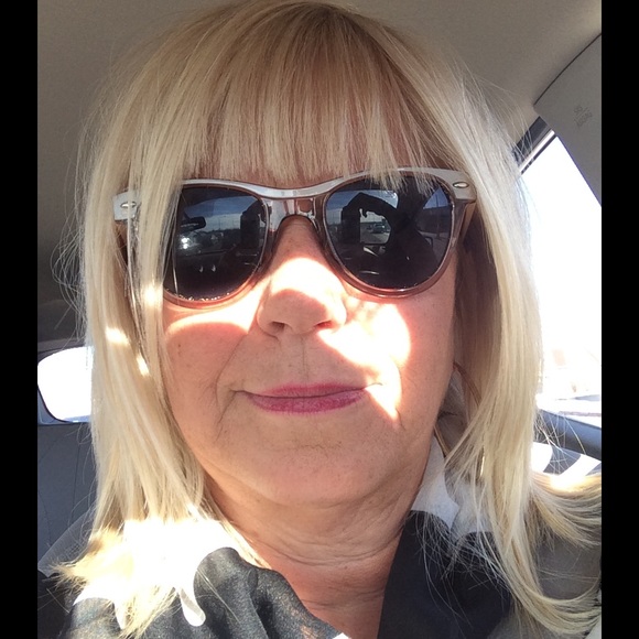 Meet your Posher, Jan - Picture 1 of 1