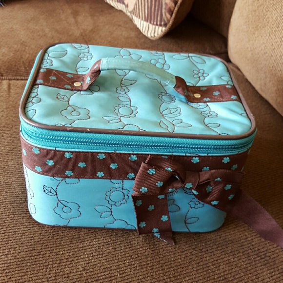 Make-up case