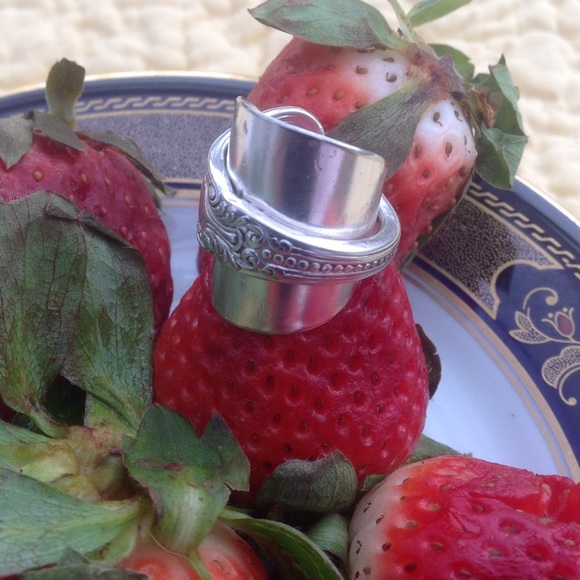 Silverware Monogrammed S ring - Picture 3 of 8