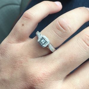 Beautiful Kay jewelers promise ring