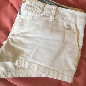White A&F shorts PERFECT STRETCH