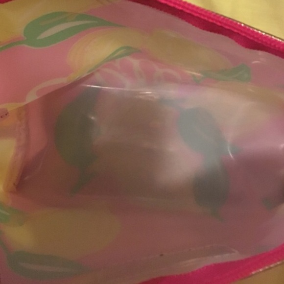 🍋LILY PULITZER LEMON MAKE UP BAG🍋 - Picture 4 of 4