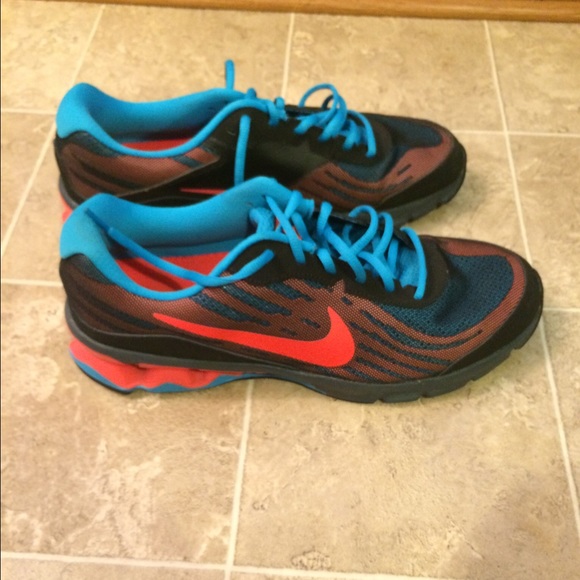 Perfect condition nikes - Picture 2 of 4