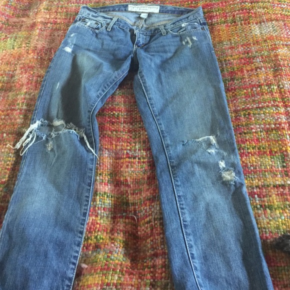 Size 0 Abercrombie and Fitch low rise jeans - Picture 2 of 2