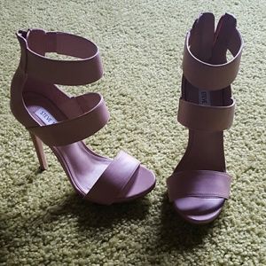 Steve madden pumps!