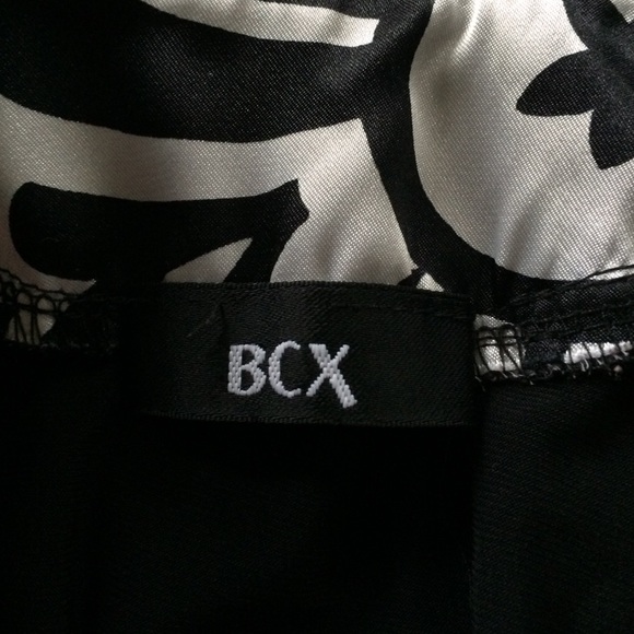 Black blouse with white detailed top - Picture 2 of 3