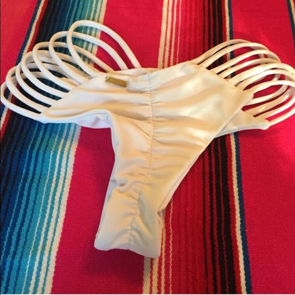 ⬇️Ⓜ️ Issa De Mar Strappy Brazilian Bikini Bottom - Picture 2 of 3