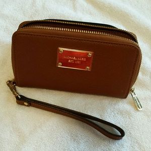 Michael Kors wristlet wallet