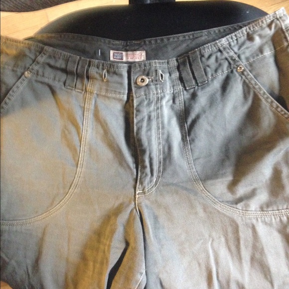 Plus size Olive colored capris. Size 16
