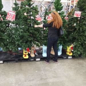 Meet your Posher, Lora