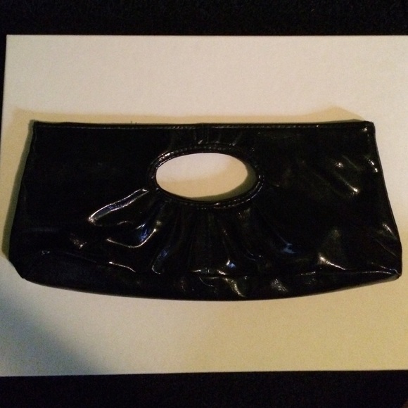 This is a shinny black clutch