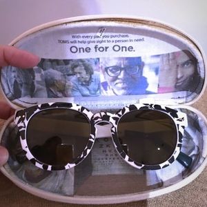 Toms sunnies ! SOLD