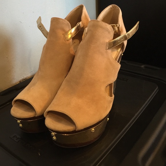 Gianni Bini platform shoes